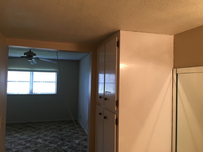 Building Photo - 1 Bedroom Condominium - Spring Creek - Sun...