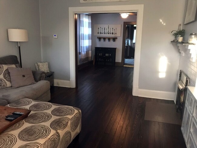 Building Photo - 2-bedroom 1st floor apartment for rent in ...