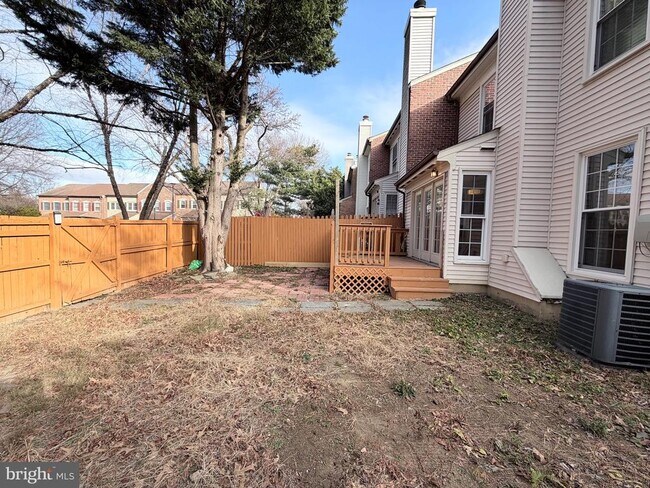 Building Photo - 5900 Parenham Way