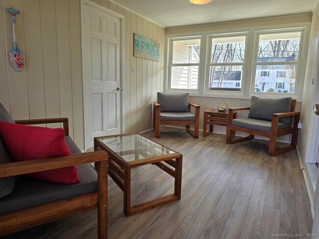 Building Photo - 856 Shagbark Dr