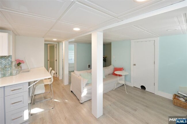 Building Photo - 117 Lake St