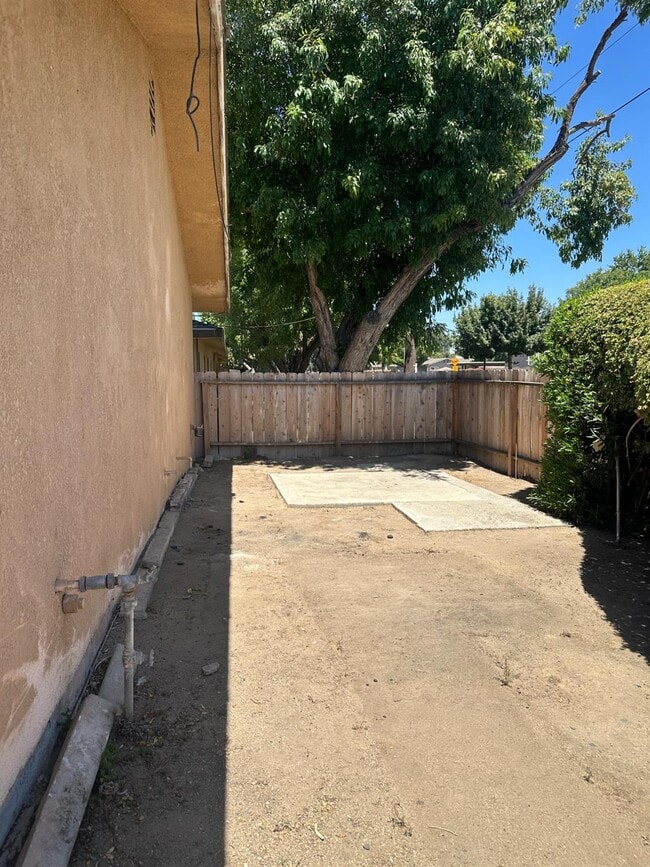 Building Photo - 4795 E Ashlan Ave