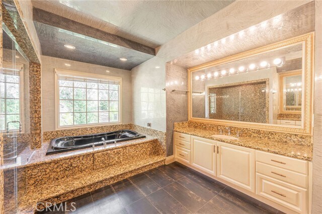 Building Photo - 3331 Oakmont View Dr