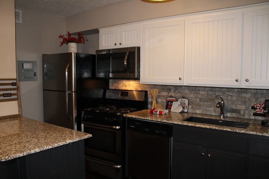 Building Photo - West 3855 - a Warner Alan Property