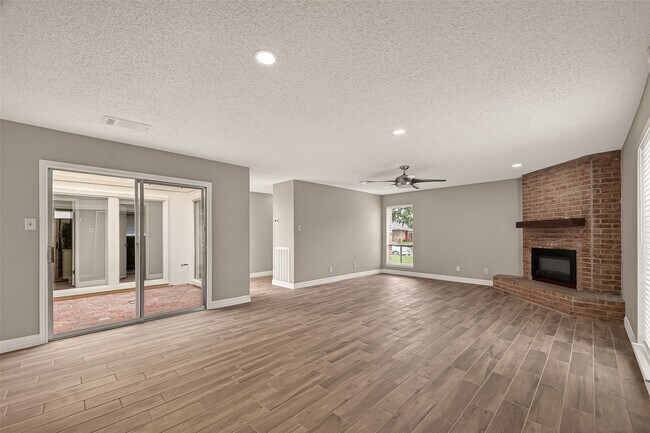 Building Photo - 15915 Dunmoor Dr