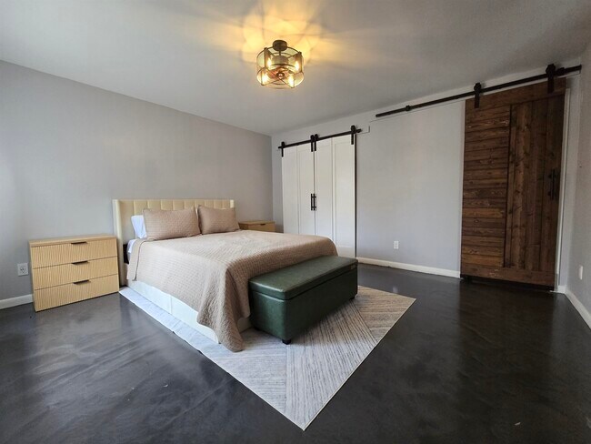 Building Photo - 55 Clinton Pl