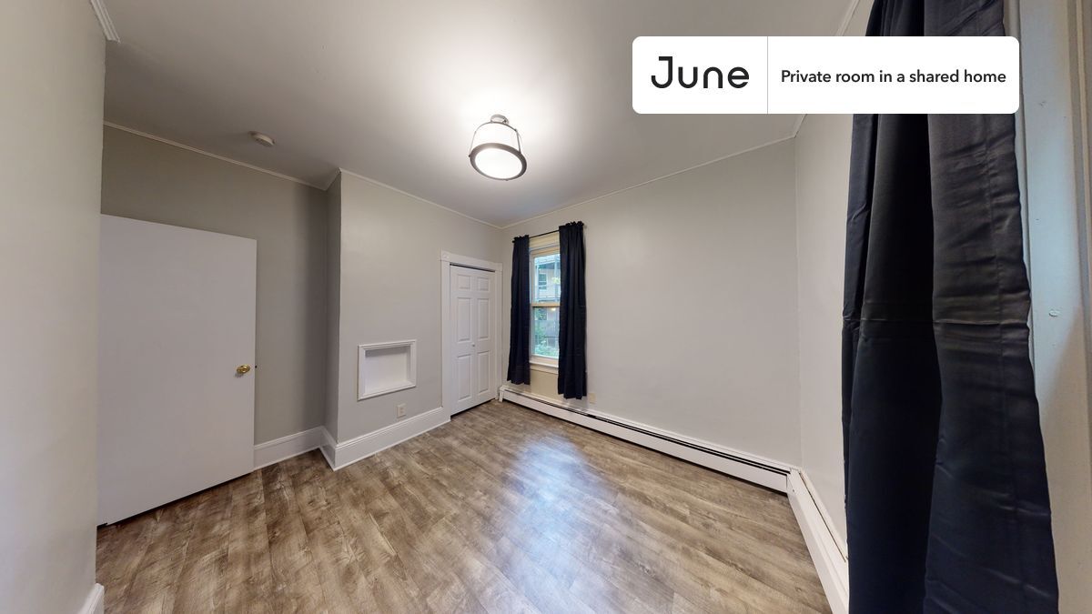Building Photo - Room in Shared 3 bed/1 bath home
