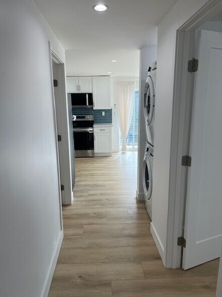 Entrance Hallway - 633 Marr St