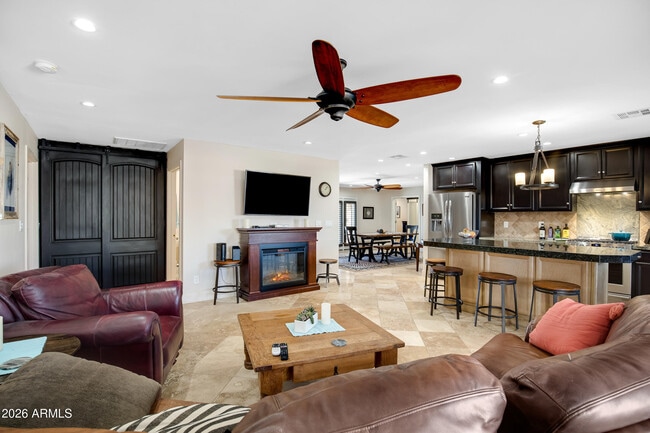 Building Photo - 2032 E La Jolla Dr