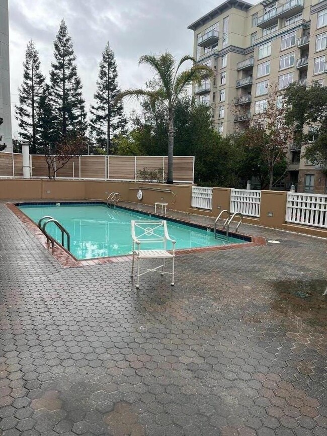 Building Photo - 550 Ortega Ave