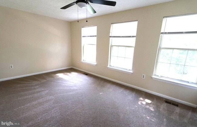 Building Photo - 2086 Tanglewood Dr