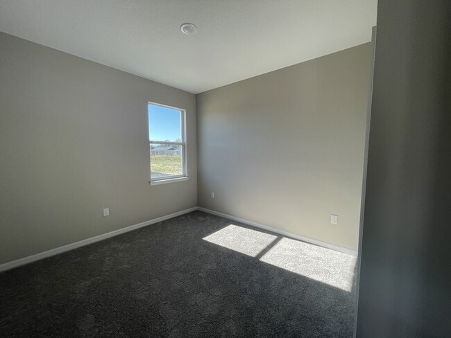 Building Photo - 73 Maple Dr