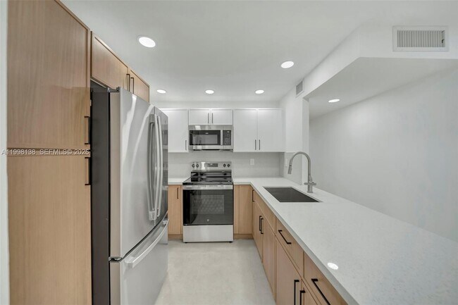 Building Photo - 9455 W Flagler St