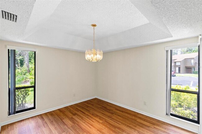 Building Photo - 41 Hembury Ln
