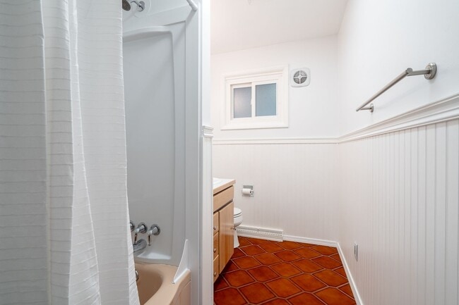 Building Photo - Charming 3-Bedroom Rancher Near Shadle Park