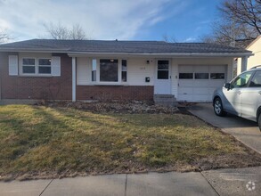 Building Photo - Freshly renovated 3BR 1.5bath house