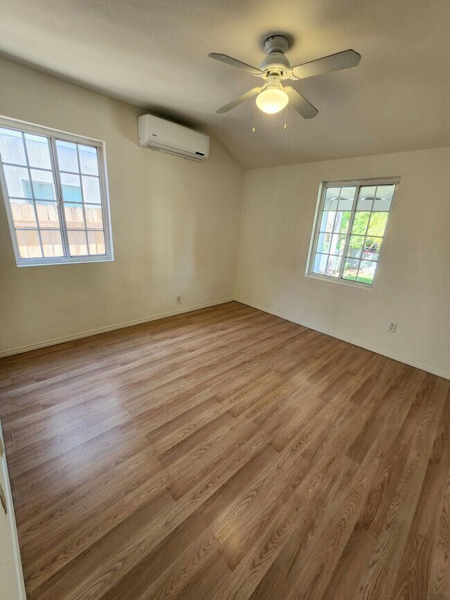 Building Photo - Spacious North Hollywood Home with Guest S...