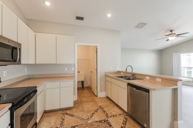 Building Photo - 5147 Pond View Ct