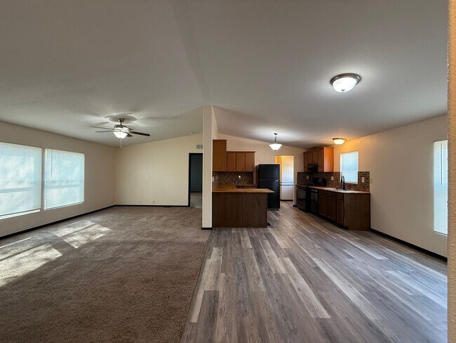 Building Photo - FR T L12795