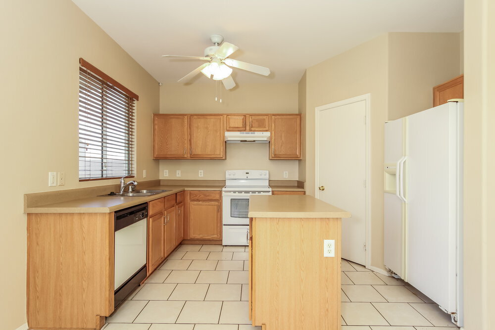 Building Photo - 7014 S 40th Ln