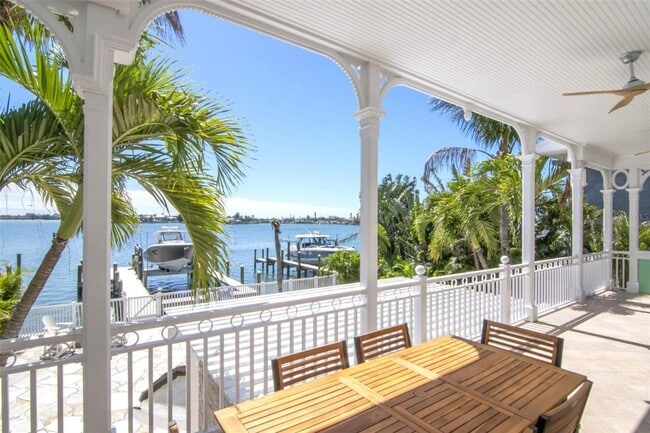 Building Photo - 644 Boca Ciega Isle Dr