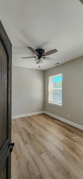 Building Photo - 2552 S Central Park Ave