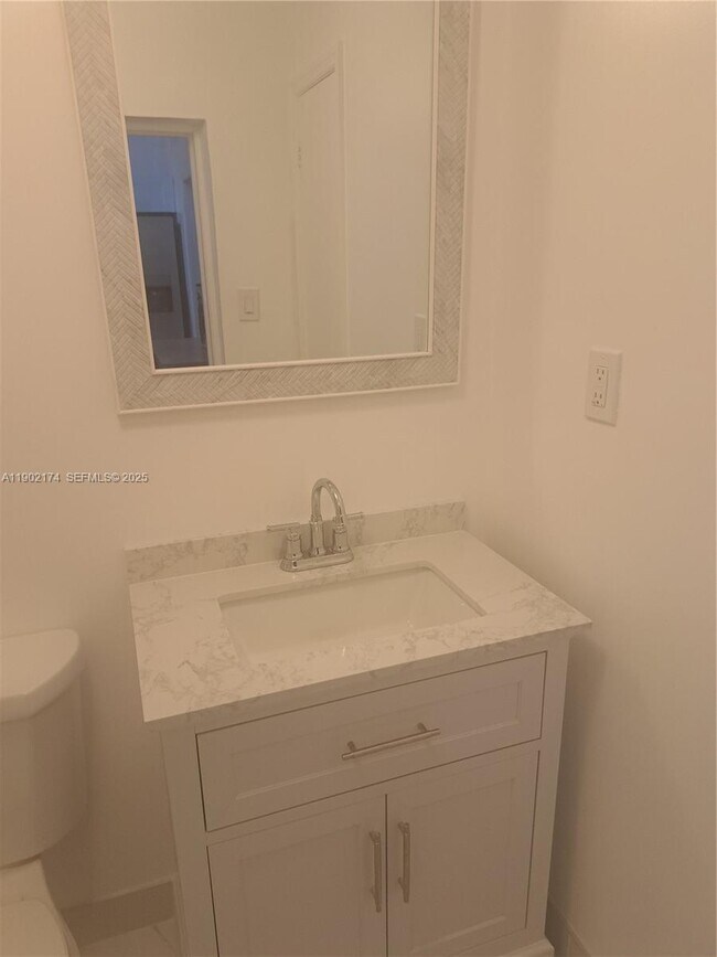 Building Photo - 17 NE 2nd Rd