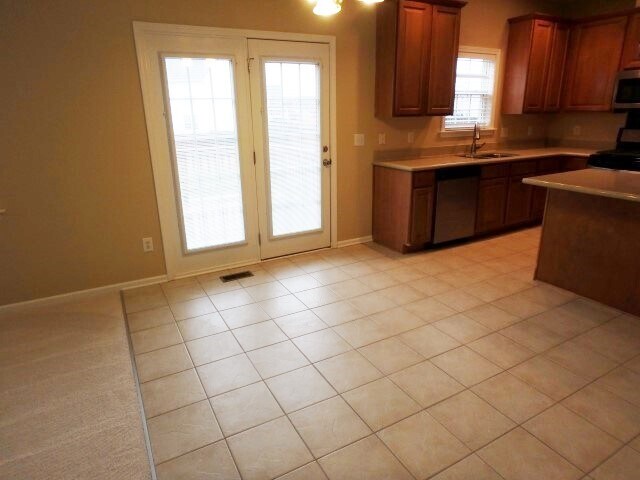 Building Photo - 121 Hampton Lake Dr