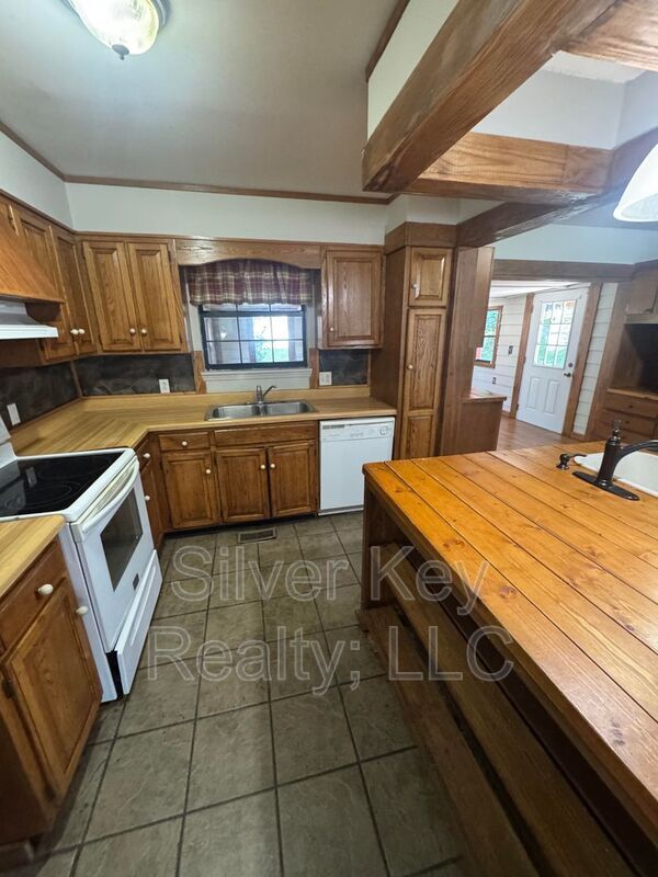 Building Photo - 123 Co Rd 622
