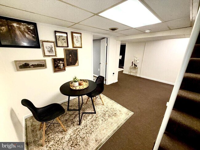 Building Photo - 6525 Kenova St