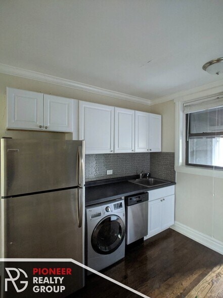 Building Photo - 1048 W Lill Ave