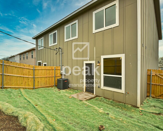 Building Photo - $1599! 3Bed/2.5Bath Fort Worth Duplex! Free application through 8/10! See information in descript...