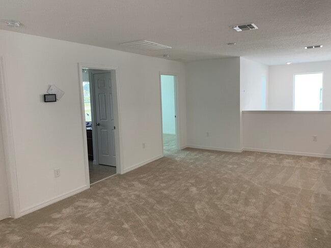 Building Photo - Spacious 4 Bedroom House - Oakland Trails