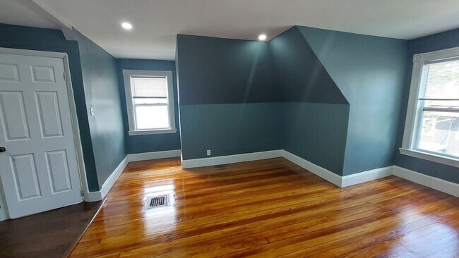 Building Photo - 31 Bullard St