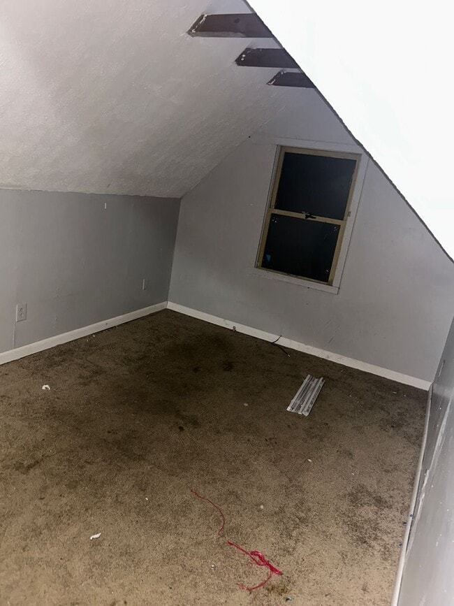 Building Photo - Three Bedroom Home