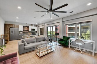 Building Photo - 4361 S Congress Ave