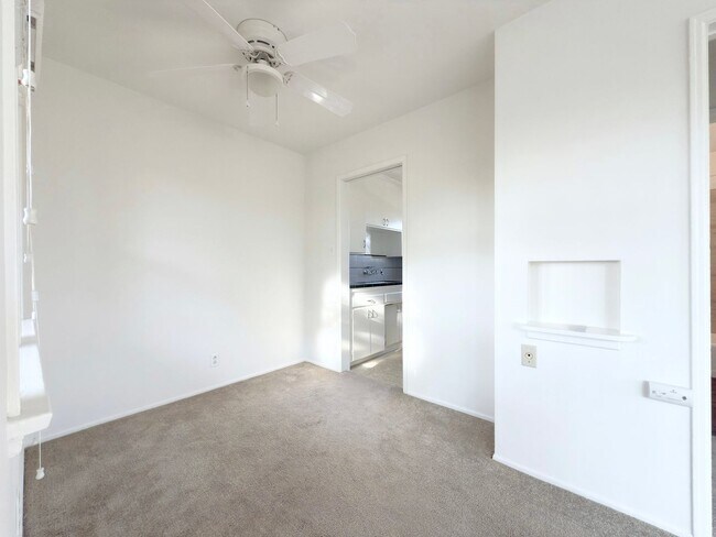 Building Photo - Across From The Beach in South O!