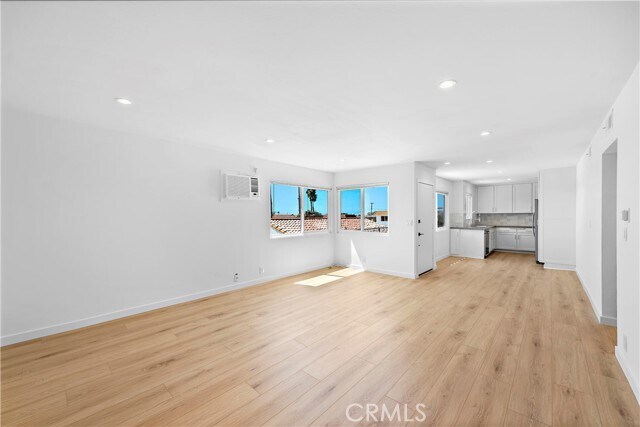 Building Photo - 223 Avenida Victoria