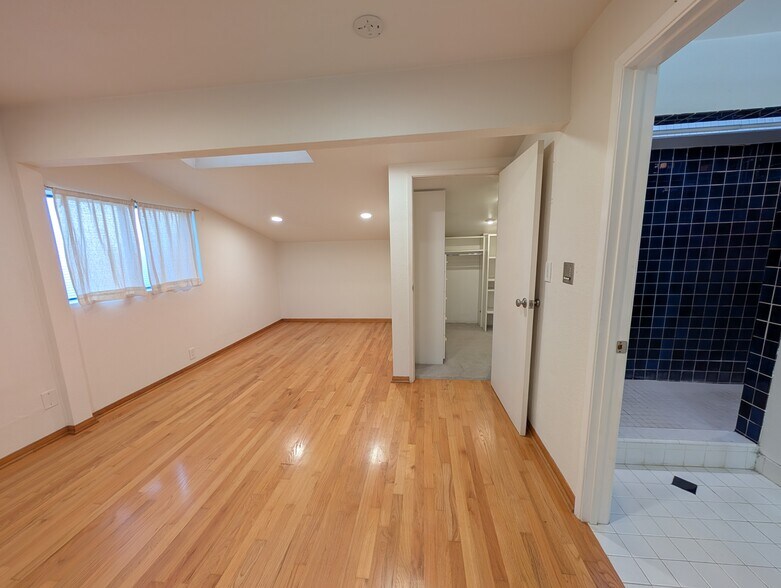 Building Photo - 12815 Caswell Ave