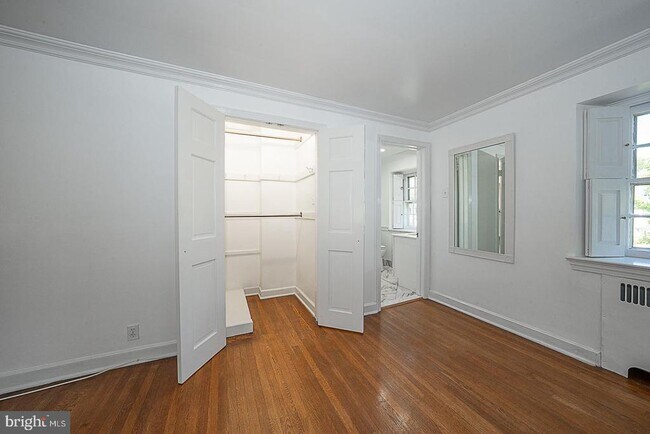 Building Photo - 714 Greythorne Rd