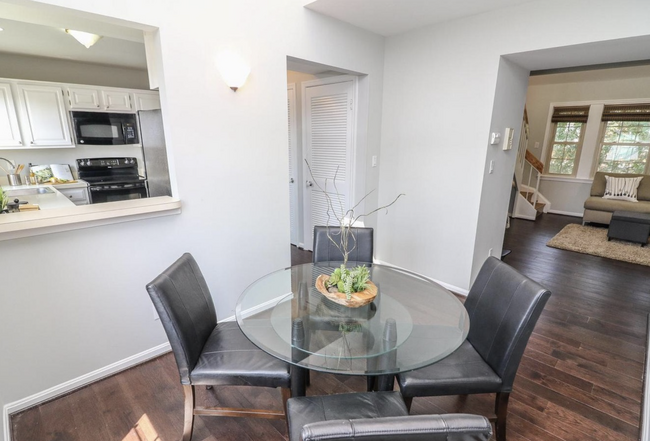 Dining room - 525 Bashford Ln