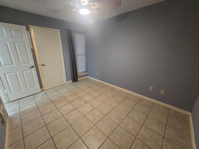 Building Photo - Condo