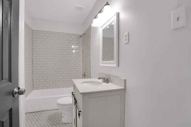 Building Photo - Sherwood Forest Living / 810 sqft / Monitored Alarm