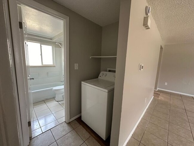 Building Photo - Cozy 2-Bedroom Rental – Perfect for Comfort & Convenience!