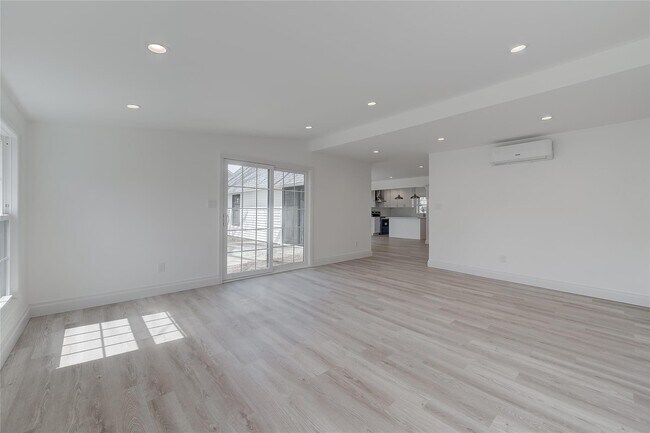 Building Photo - 27 Walnut Ln