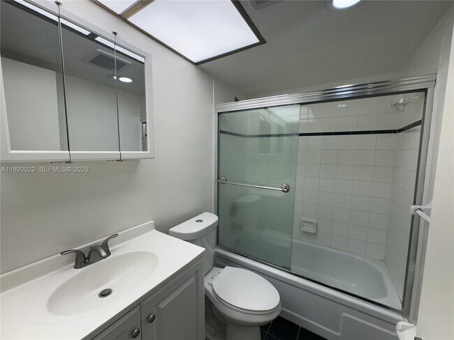 Building Photo - 1731 SE 15th St