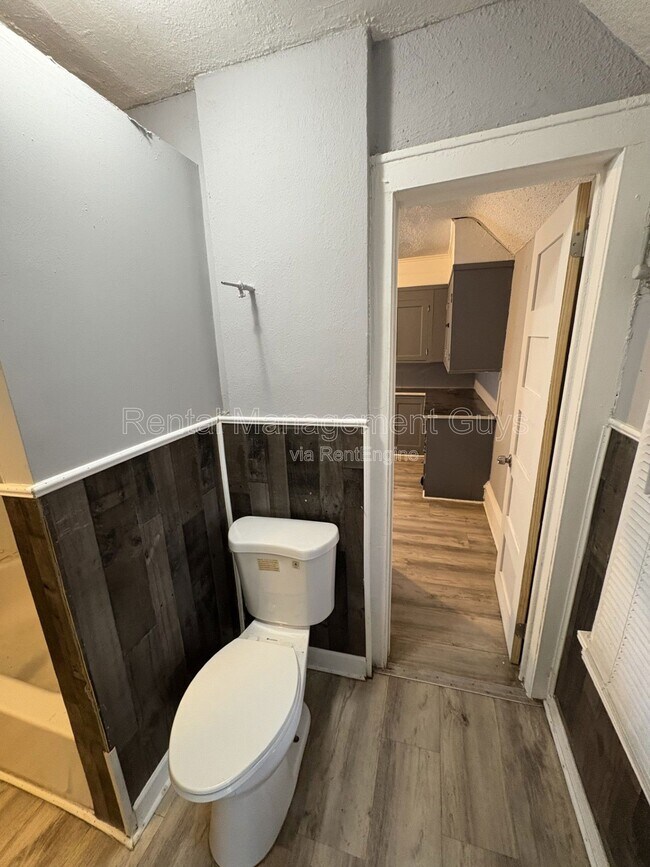 Building Photo - 4209 N Bryant Ave