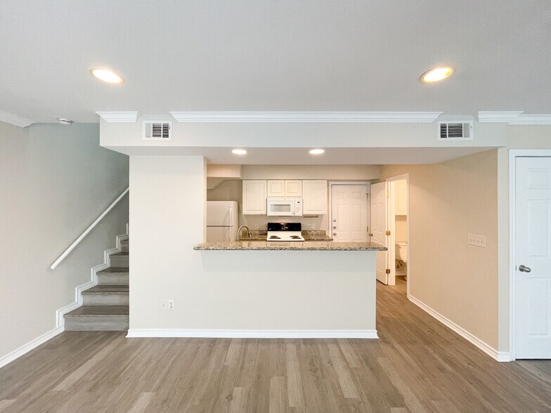 Building Photo - 309 Gurley Ln