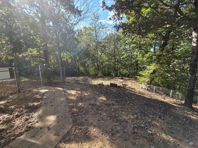 Building Photo - Charming 3-Bedroom Home Near the Interstate