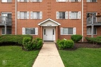 Building Photo - Two Bedroom Condo in Wheaton